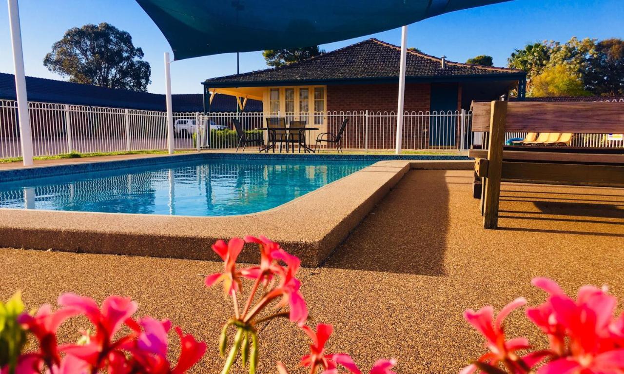 Bushman'S Motor Inn Parkes Exteriér fotografie